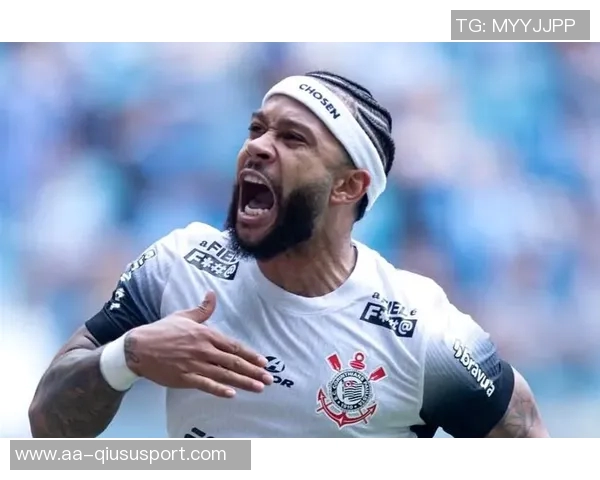 德佩替补席开怀大笑心态超好即便科林蒂安0-1落后依然乐观面对比赛