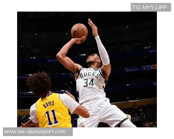 字母哥上半场表现抢眼8投5中贡献16分3篮板1助攻2抢断引领球队奋勇争先